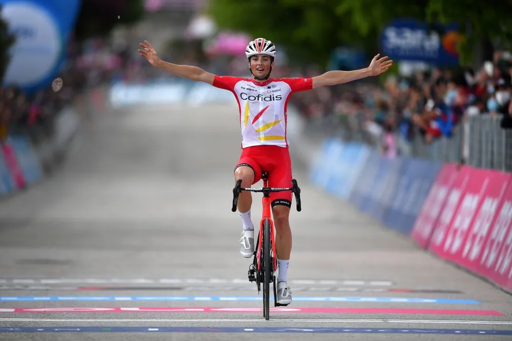 Sốc: “Thần gió” Caleb Ewan bất ngờ rời giải xe đạp Giro d’Italia dù đang giữ áo tím ảnh 2