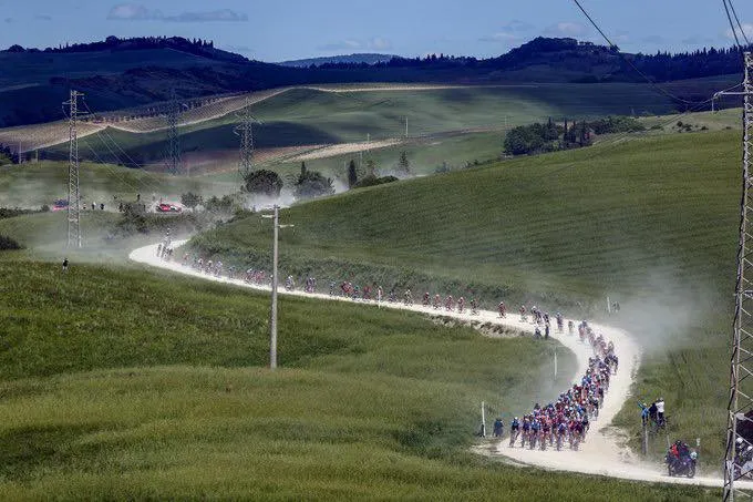 Mauro Schmid nhất chặng 11 nhưng Áo hồng Egan Bernal mới thắng lớn ảnh 1