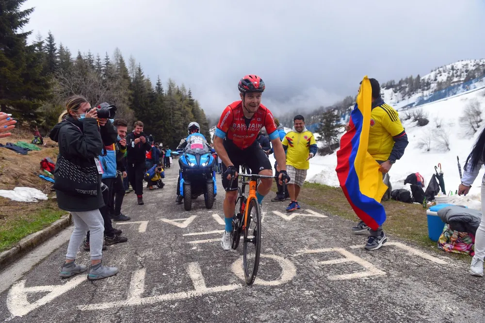 Giải xe đạp Giro d’Italia: Áo hồng Egan Bernal đào sâu khoảng cách ảnh 1