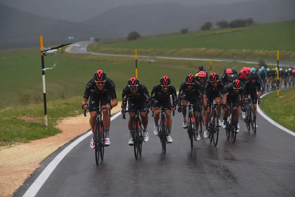 Áo hồng Egan Bernal không dự Tour de France và bỏ ngỏ Olympic ảnh 2