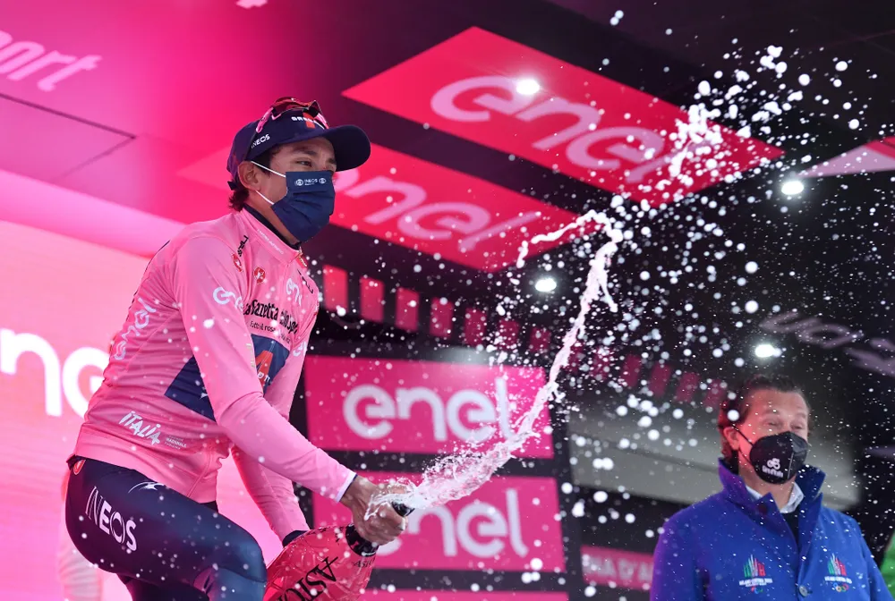 Egan Bernal đang thống trị Giro d’Italia 