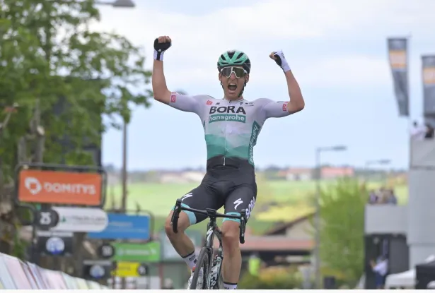 Lukas Postlberger nhảy lên chiếm Áo vàng do về nhất chặng