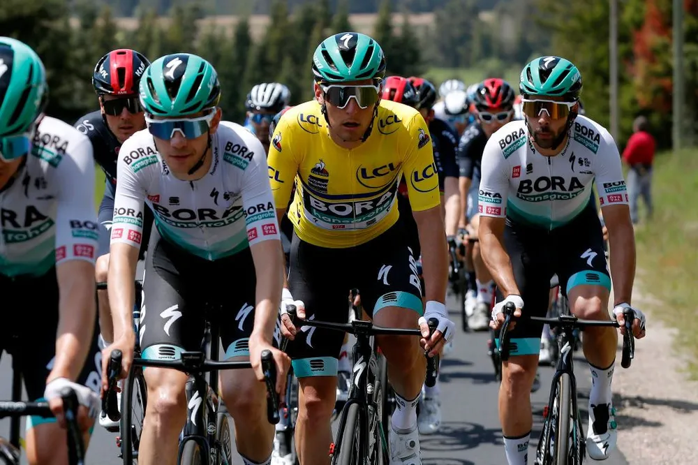 Cựu tay đua vô địch thế giới gặp tai nạn rời khỏi Criterium du Dauphine ảnh 3