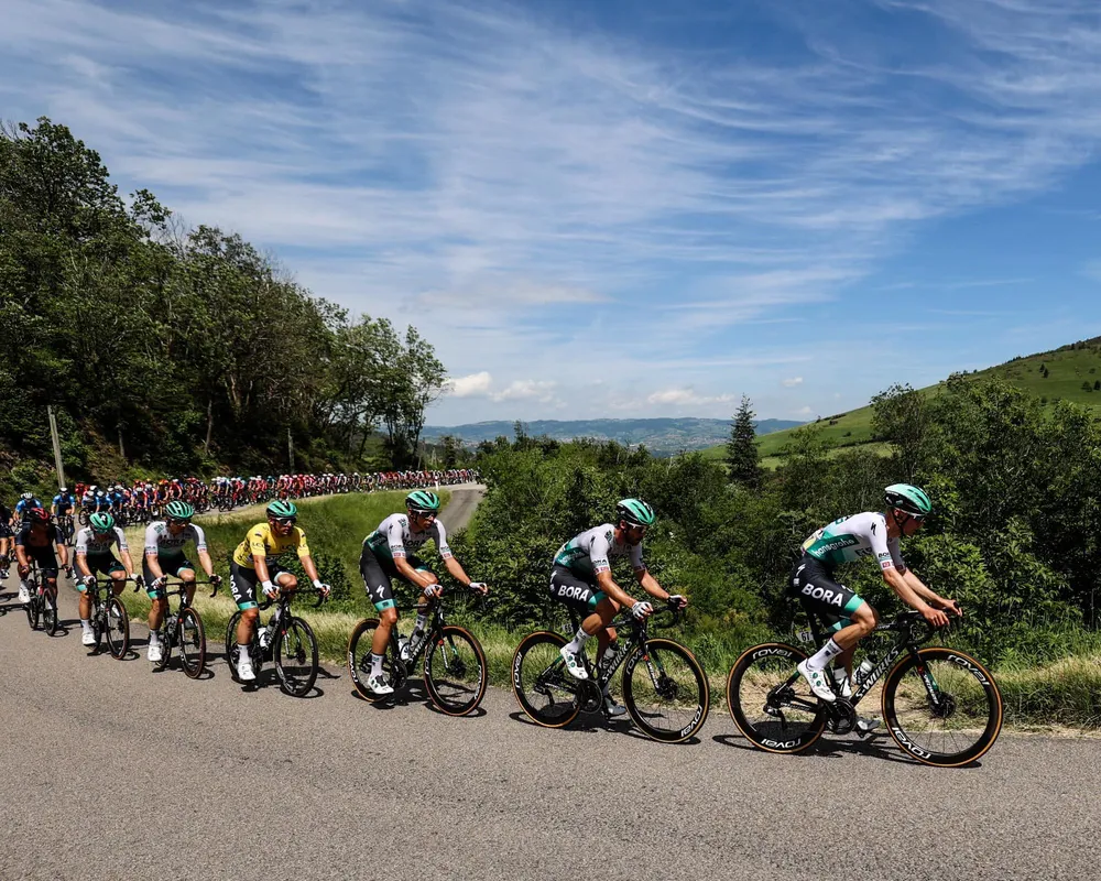 Geraint Thomas bất ngờ khai chiến rút ngắn khoảng cách với Áo vàng Lukas Pöstlberger ảnh 1