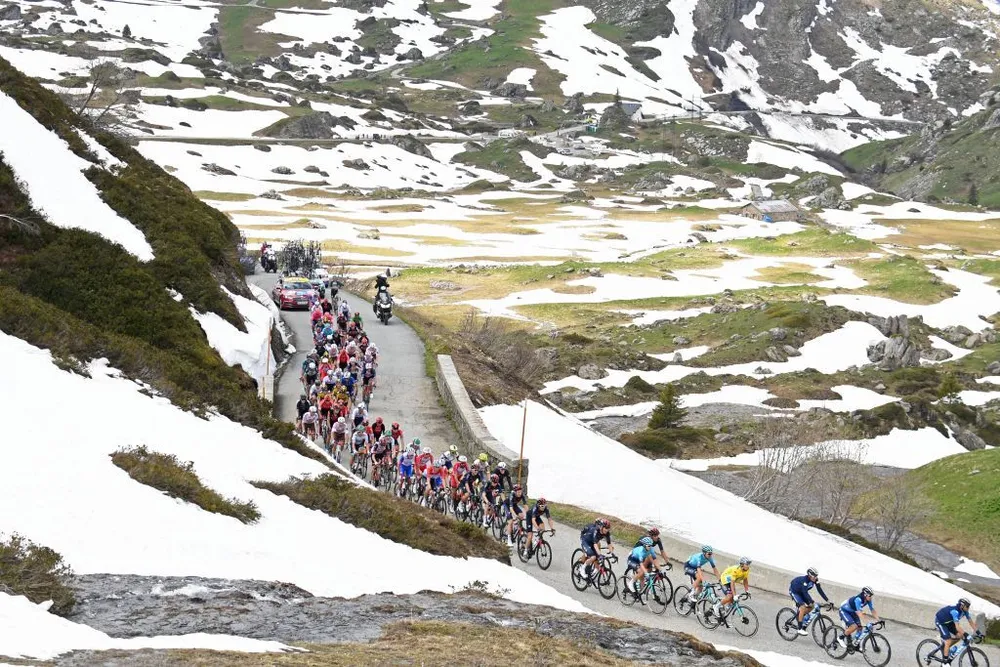 Egan Bernal dính Covid-19 trong ngày Richie Porte xé áo vàng Critérium du Dauphiné ảnh 1