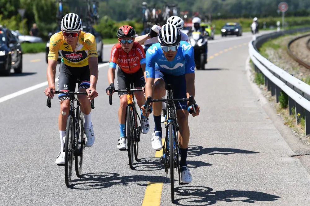 Richard Carapaz xé áo vàng Tour de Suisse ảnh 1