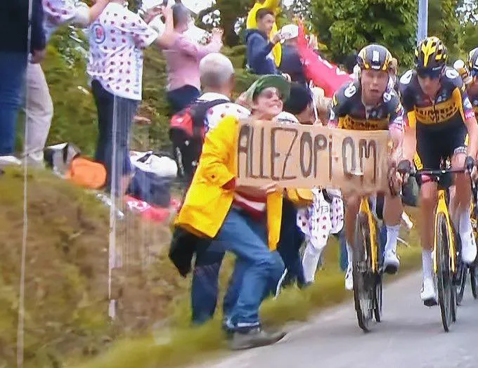 Hai tai nạn kinh hoàng trong ngày khai mạc giải xe đạp Tour de France ảnh 2