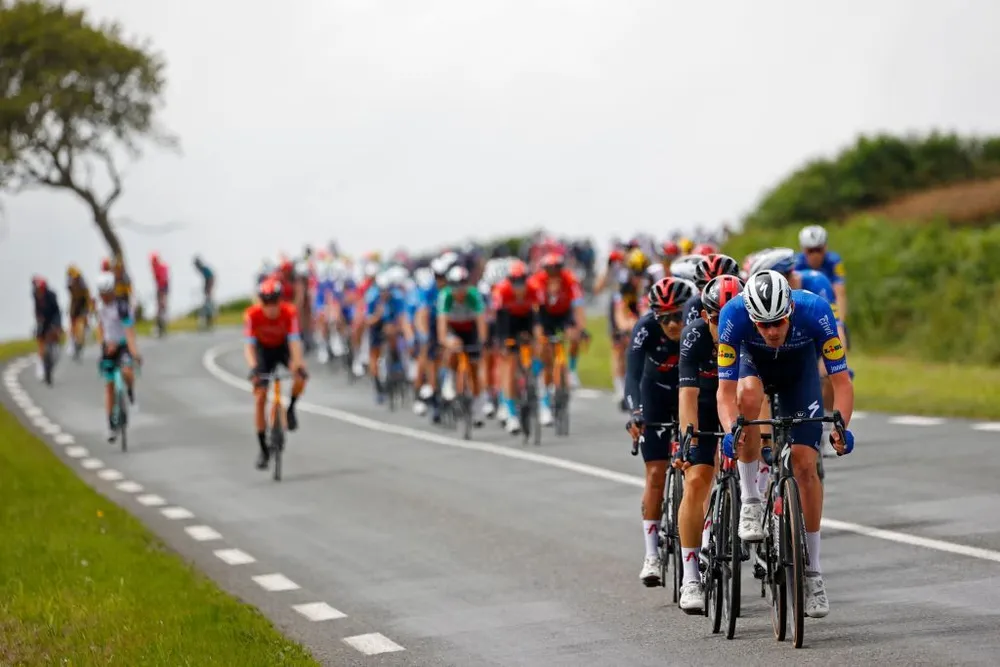 Mathieu van der Poel xuất sắc tấn công xé áo vàng Tour de Frane ảnh 2
