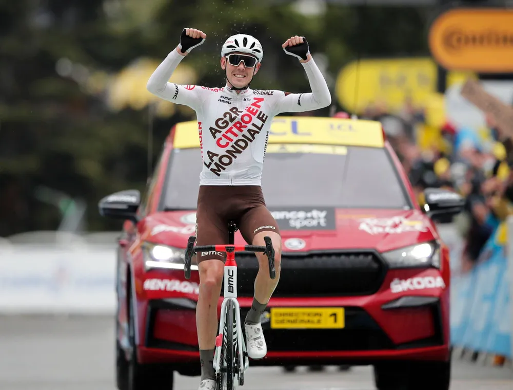 Ben O'Connor thắng chặng nhưng chưa thể lật đổ Pogacar 