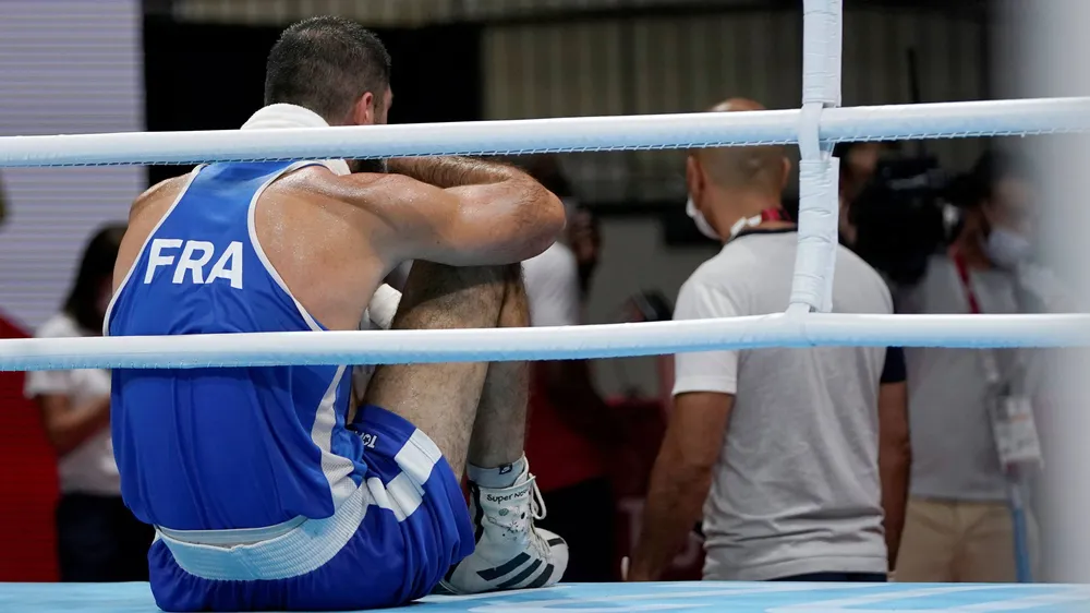 CAS bác khiếu nại của võ sĩ Pháp xuất chiêu “thiết đầu công” ảnh 1