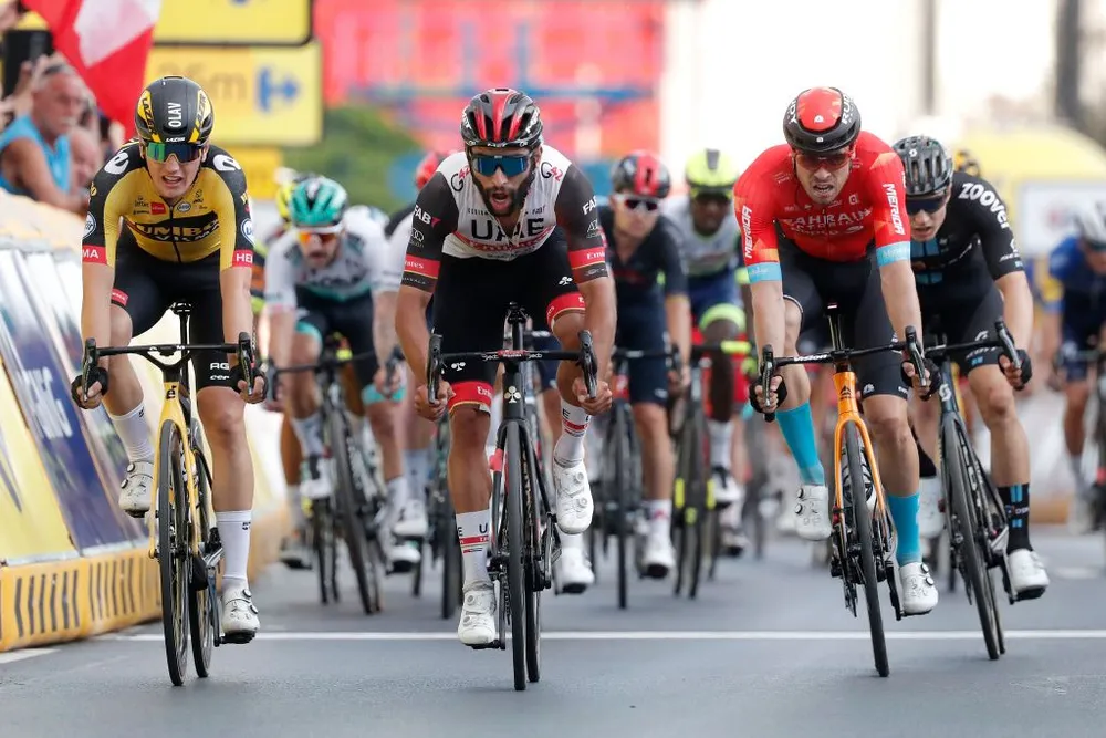 Deceuninck–Quick-Step vất vả bảo vệ áo vàng cho João Almeida ảnh 3