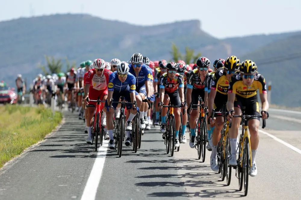 Rein Taaramäe thống trị bảng tổng sắp cá nhân lẫn vua leo núi ảnh 1