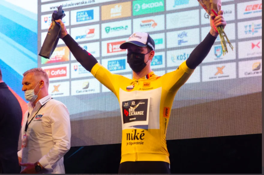 Kaden Groves thắng chặng 1 tạm mặc áo vàng