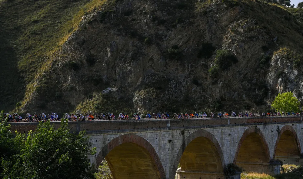 Vincenzo Nibali chiến thắng trên quê nhà giành áo đỏ vàng chung cuộc Giro di Sicilia ảnh 1