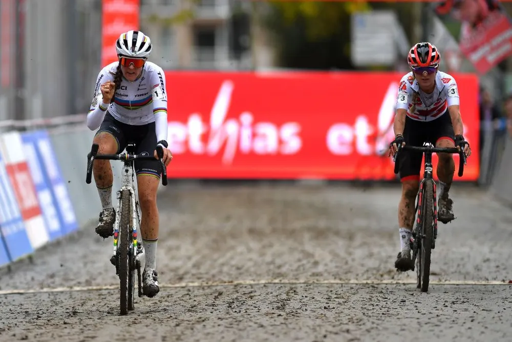 Kata Blanka Vas có chiến thắng UCI Cyclo-cross World Cup đầu tiên trong sự nghiệp ảnh 3