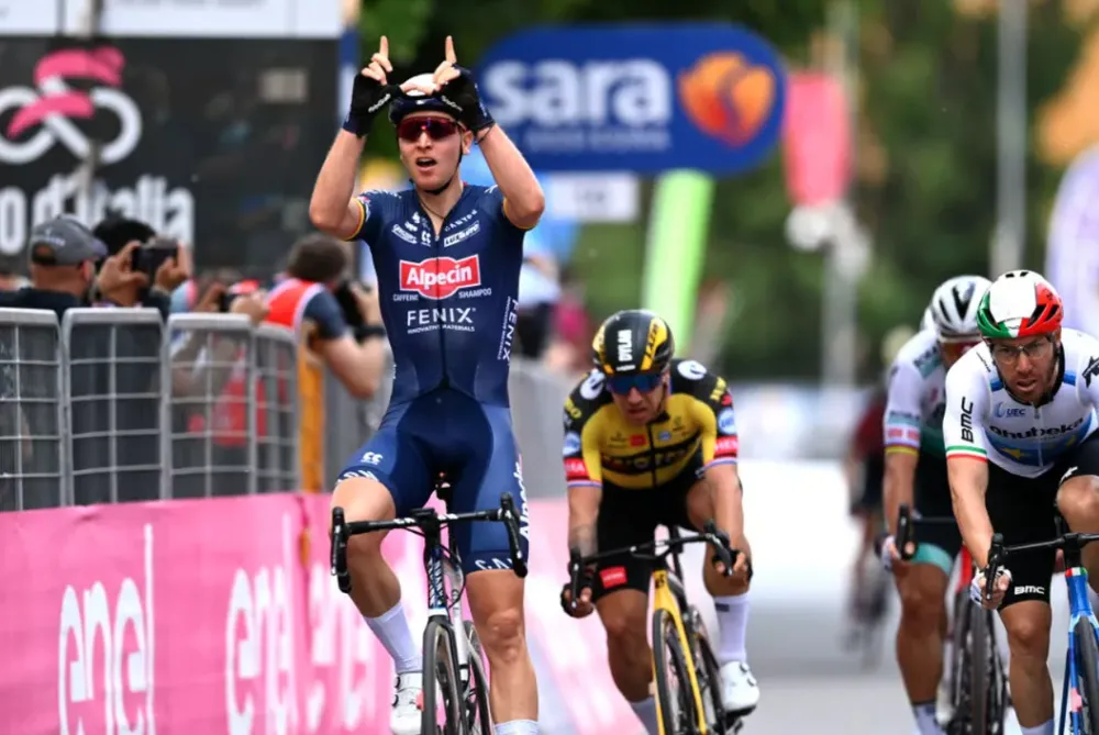 Jasper Philipsen là tay đua rút tốt nhất thế giới năm 2021 ảnh 5