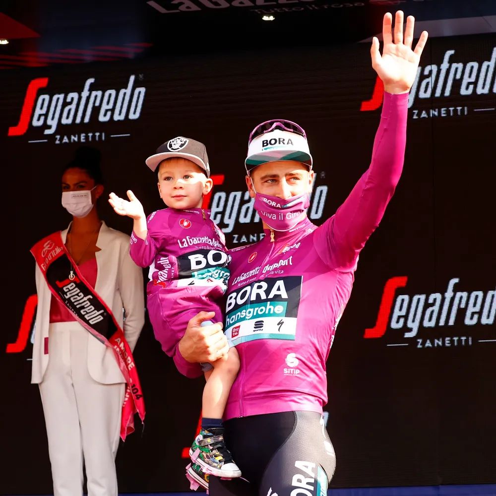 Peter Sagan bị phạt vì vi phạm lệnh giới nghiêm và tấn công cảnh sát ảnh 3