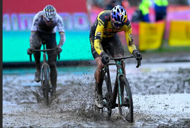 Wout Van Aert ghi dấu ấn tại Dendermonde World Cup ảnh 1