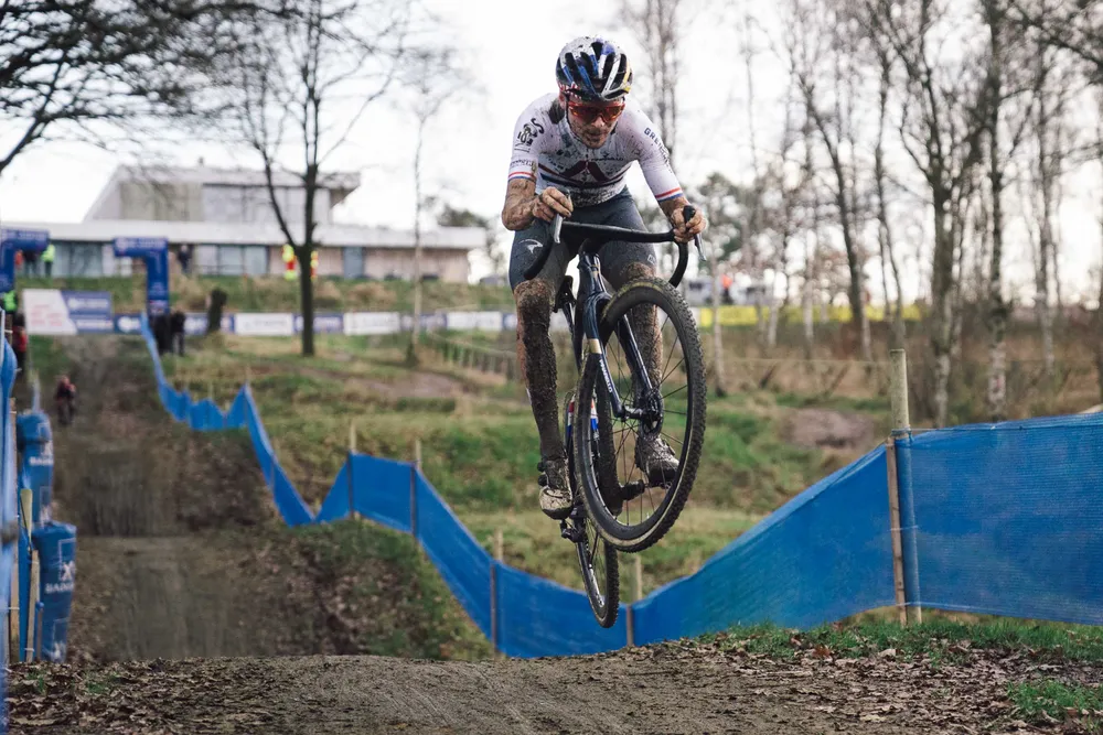 Chiến thắng khó tin của Wout van Aert ảnh 1