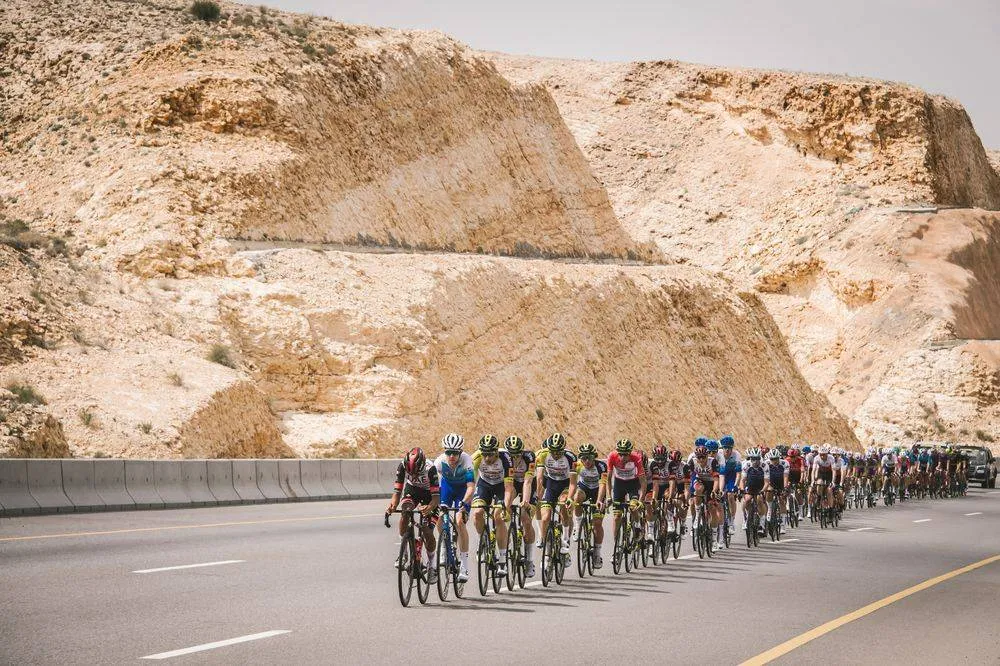 Jan Hirt đoạt áo đỏ chung cuộc, Mark Cavendish mất áo xanh lá cây vì án phạt ảnh 2