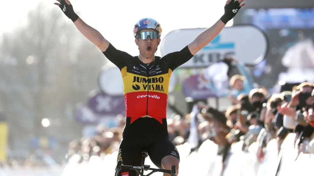 Wout van Aert giành chiến thắng Omloop Het Nieuwsblad 2022