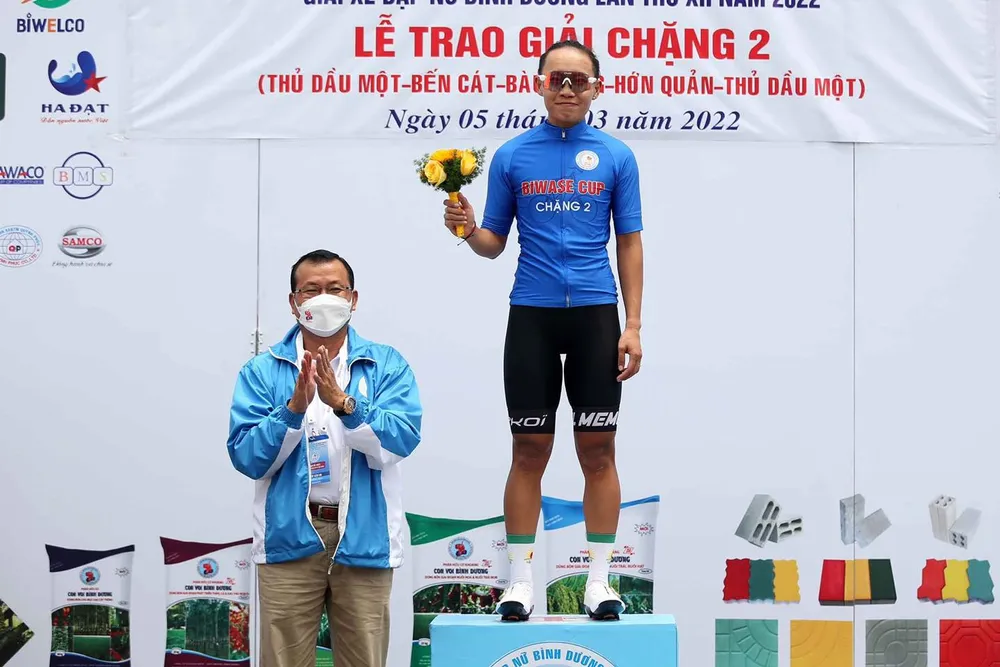 Nguyễn Thị Thật chứng tỏ sức mạnh đánh Áo xanh giải xe đạp nữ Biwase 2022 ảnh 2