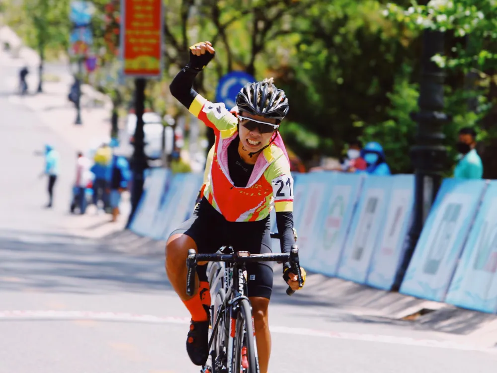 Lâm Thị Thuỳ Dương ngoạn mục “xé” Áo trắng giải xe đạp nữ Biwase ảnh 3