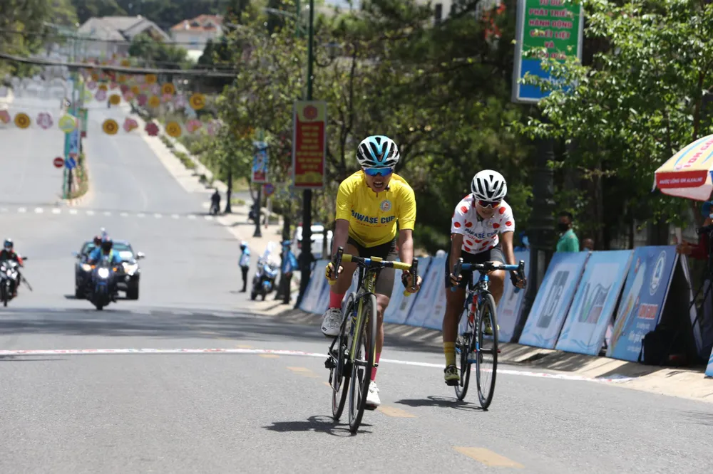 Lâm Thị Thuỳ Dương ngoạn mục “xé” Áo trắng giải xe đạp nữ Biwase ảnh 4