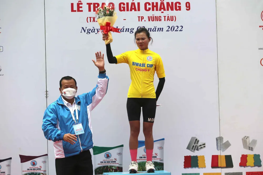 Áo trắng Lâm Thị Thuỳ Dương chứng tỏ năng lực ảnh 1