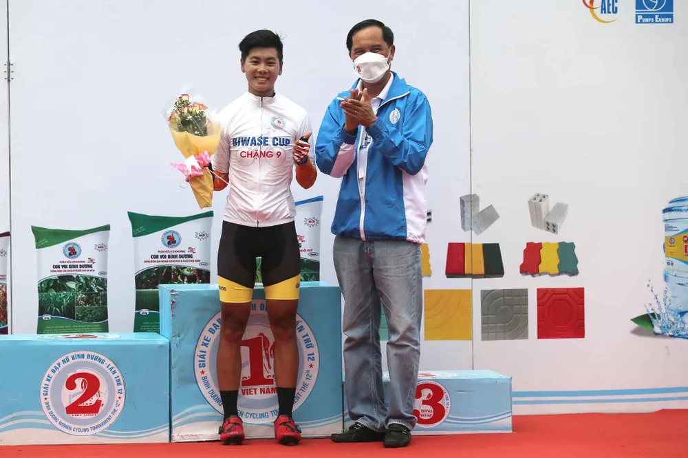 Áo trắng Lâm Thị Thuỳ Dương chứng tỏ năng lực ảnh 2