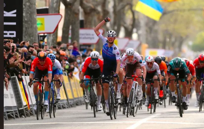 Ethan Vernon mừng chiến thắng chặng 5