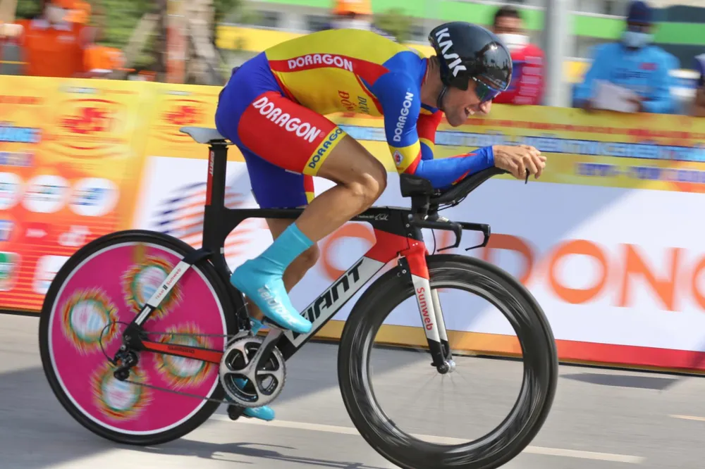 Igor Frolov lật đổ “Vua cá nhân tính giờ” Loic chỉ vài phần trăm giây ở Cúp Truyền hình ảnh 2