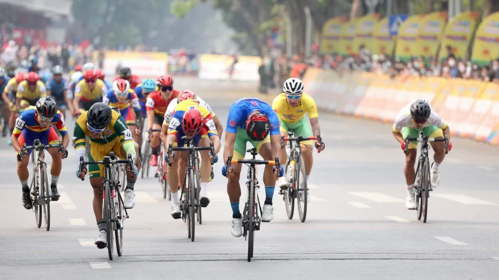 Quàng Văn Cường toả sáng giành cả Áo vàng lẫn Áo xanh ảnh 2