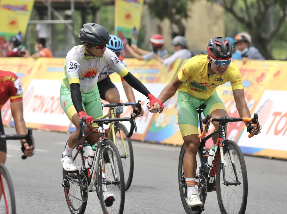 Nguyễn Tấn Hoài thắng chặng thứ 2 liên tiếp, trở lại cuộc đua Áo xanh ảnh 3