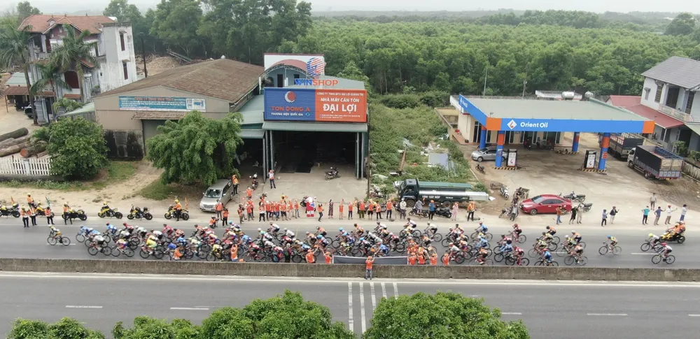 Nguyễn Tấn Hoài thắng chặng thứ 2 liên tiếp, trở lại cuộc đua Áo xanh ảnh 1