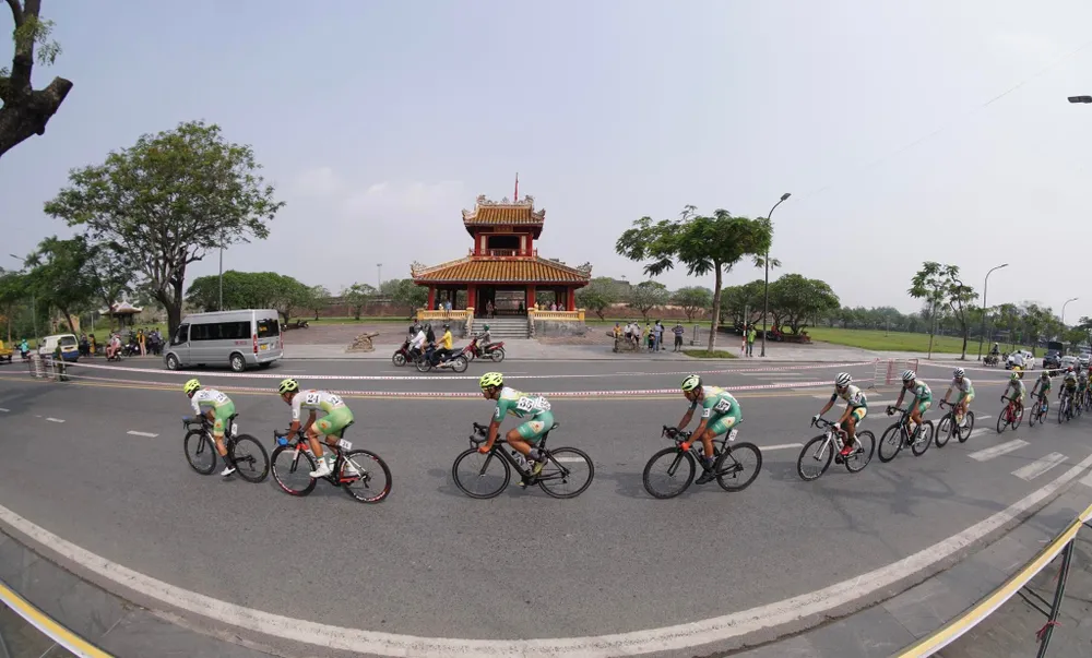 Lê Nguyệt Minh lần đầu tiên thắng chặng trong ngày Trần Tuấn Kiệt đòi lại Áo xanh ảnh 3