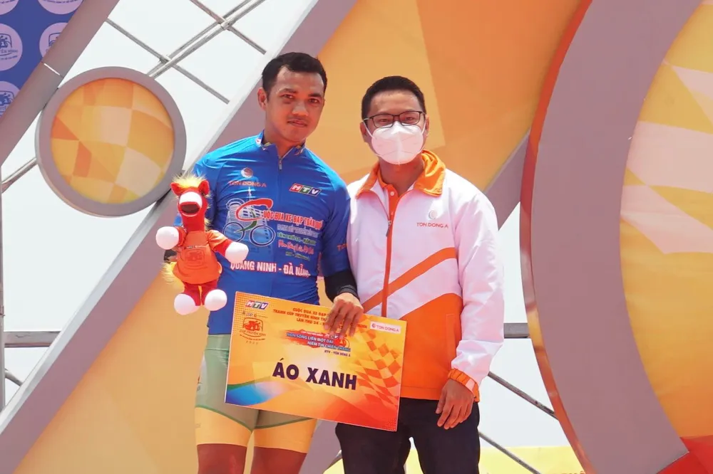 Igor Frolov phô diễn đẳng cấp “ẳm trọn” Áo vàng lẫn Áo đỏ ảnh 4