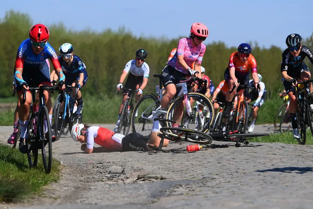 Longo Borghini đi solo chiến thắng cuộc đua xe đạp Paris-Roubaix Femmes ảnh 2