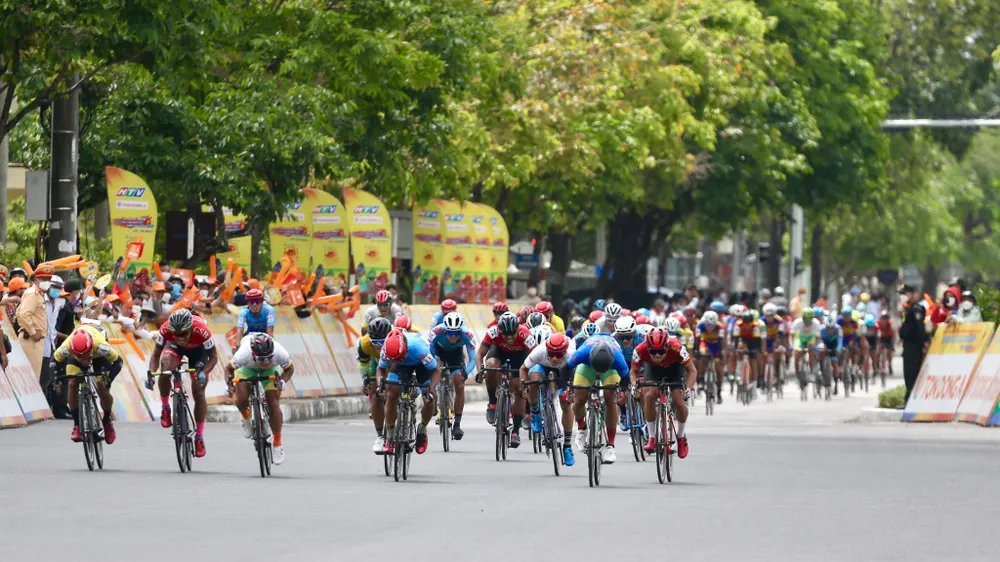 Nguyễn Tấn Hoài lần thứ 4 thắng chặng gia tăng khoảng cách điểm Áo xanh ảnh 3