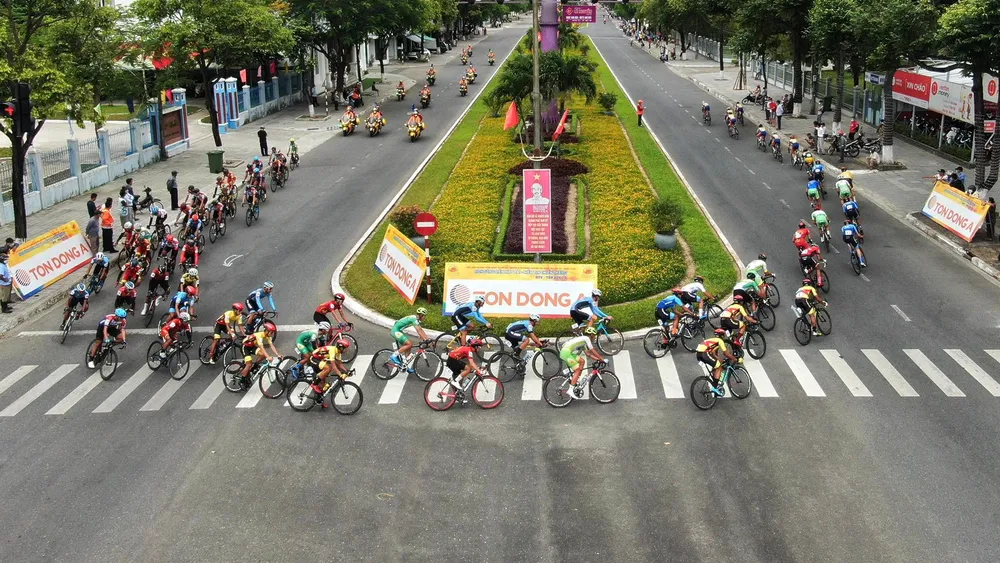 Nguyễn Tấn Hoài té ngã mất Áo xanh về tay Trần Tuấn Kiệt ảnh 2