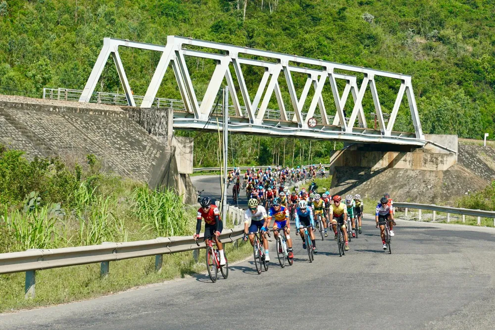 Lường Văn Sinh đem về chiến thắng đầu tiên cho đội đua Hà Nội ảnh 1