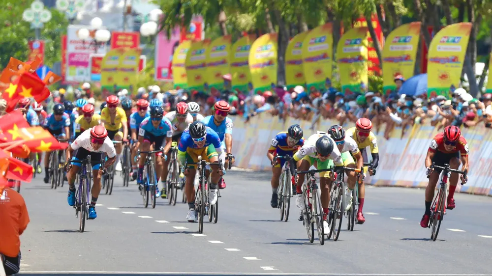 Nguyễn Tấn Hoài đòi lại Áo xanh trong chặng Erdenebat về nhất ảnh 3