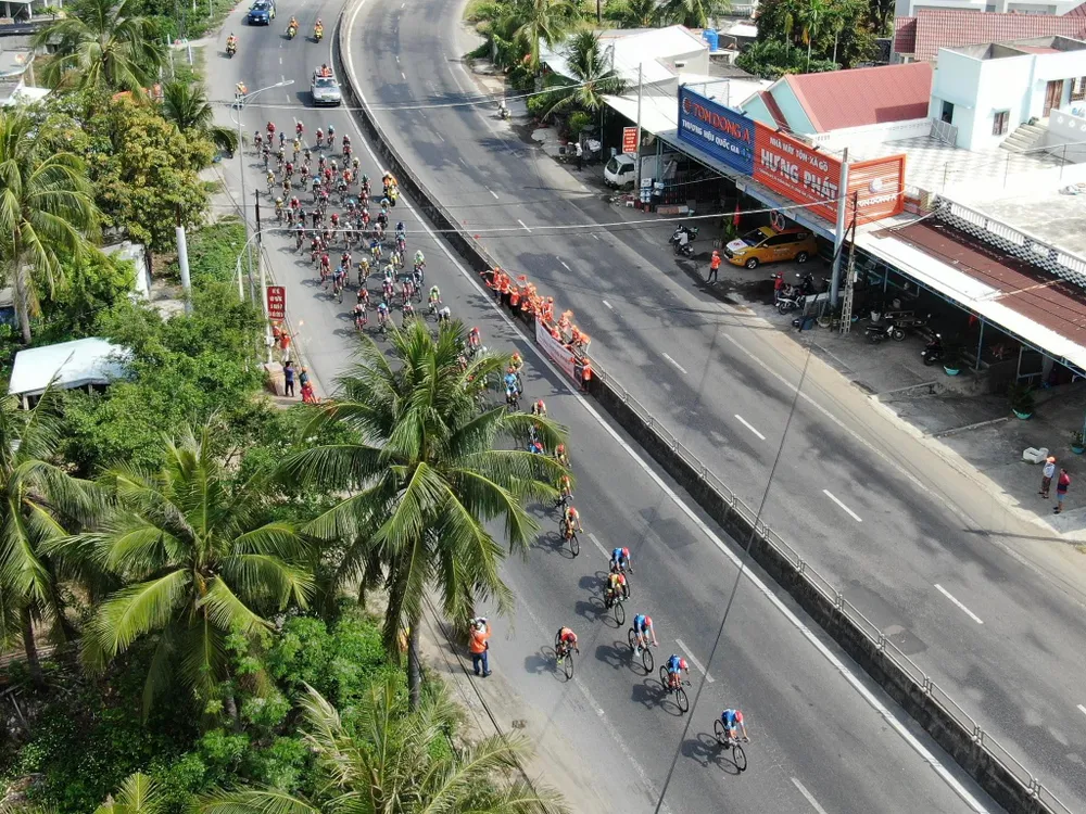 Nguyễn Tấn Hoài đòi lại Áo xanh trong chặng Erdenebat về nhất ảnh 2