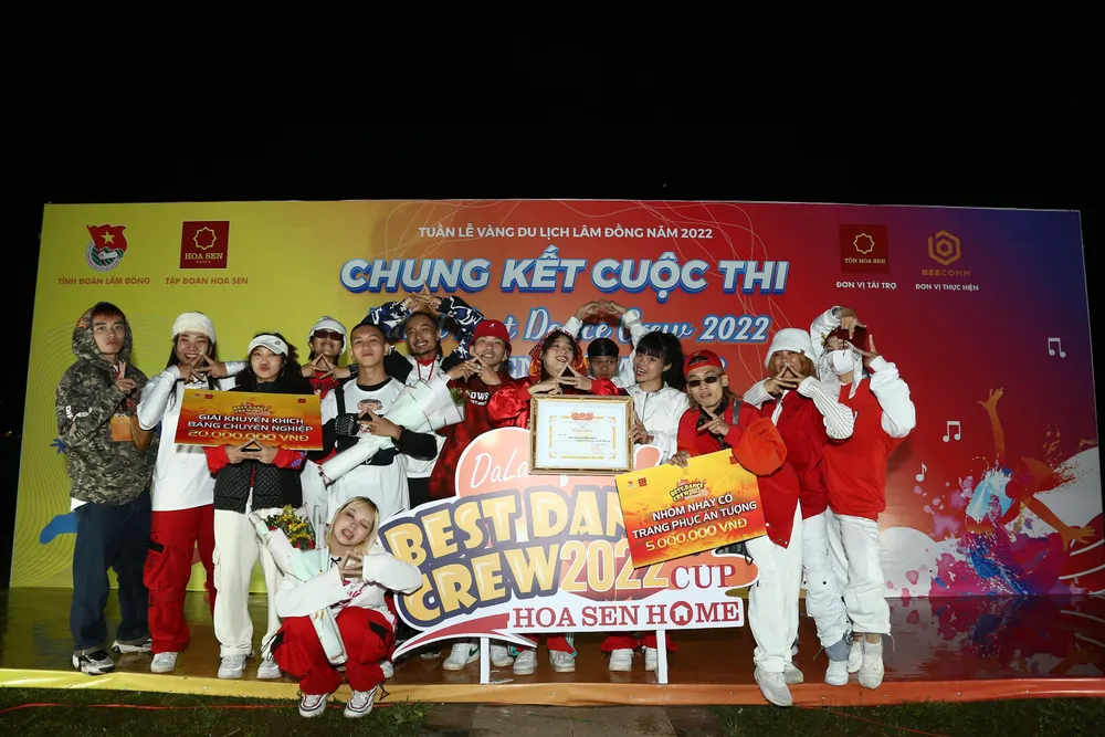 Nhóm Milky Way Crew lên ngôi giải Khiêu vũ thể thao Dalat Best Dance Crew 2022 ảnh 1