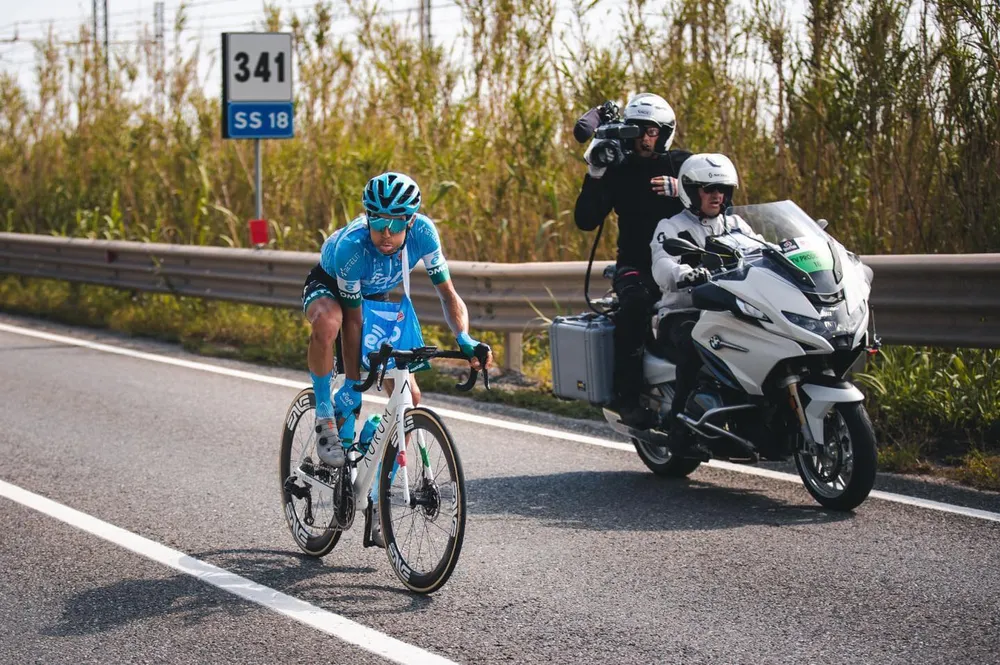 Démare nhờ thiết bị điện tử xác định đánh bại Ewan vài milimet chiến thắng chặng 6 ảnh 1