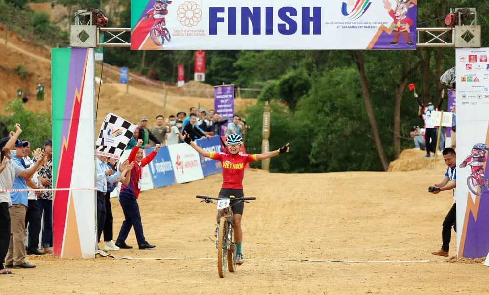 Đinh Thị Như Quỳnh bảo vệ thành công HCV nội dung băng đồng nữ ảnh 1