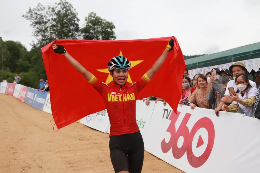 Đinh Thị Như Quỳnh bảo vệ thành công HCV nội dung băng đồng nữ ảnh 2