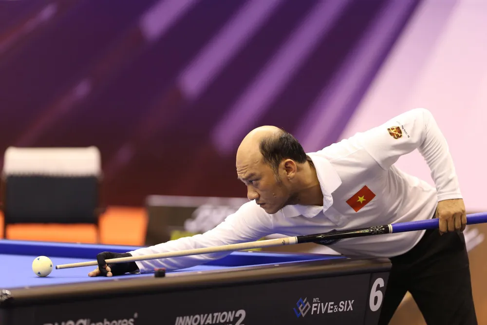 Cơ thủ Hồng Ly ngoạn mục vượt qua khung cửa hẹp vào vòng trong ảnh 1