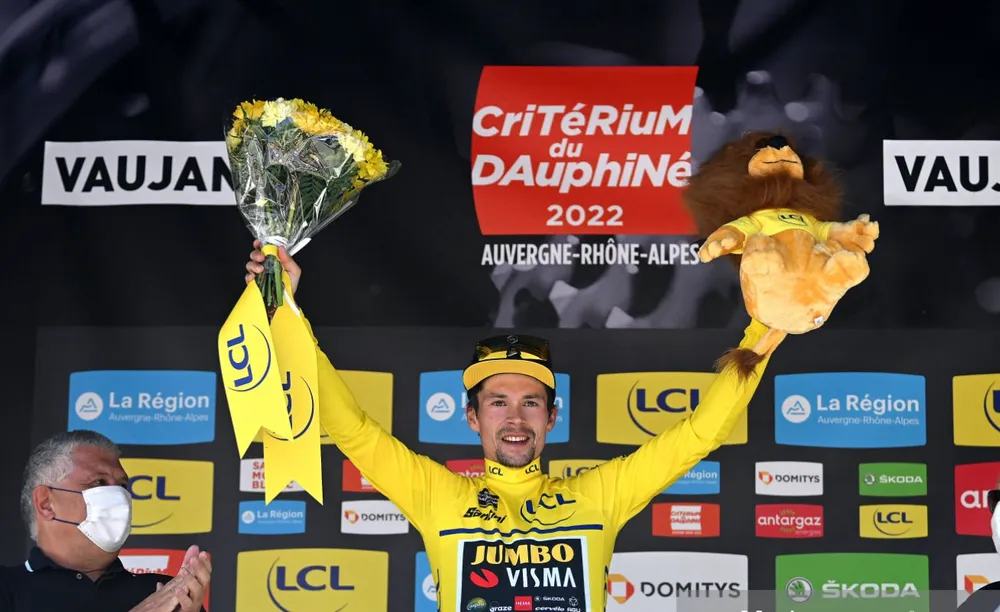 Primoz Roglic mặc áo vàng sau 7 chặng