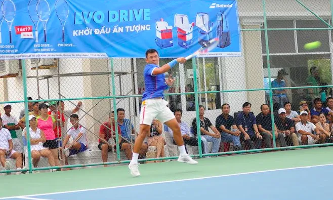 Lý Hoàng Nam tham dự trận đấu biểu diễn trước giải